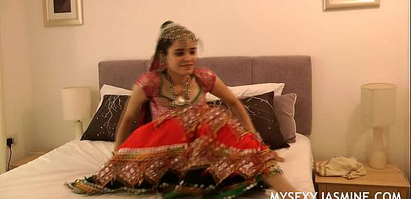  Gujarati Indian College Babe Jasmine Mathur Garba Dance